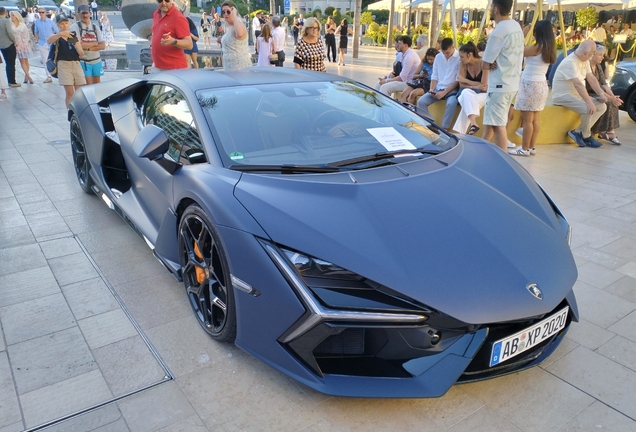 Lamborghini Revuelto