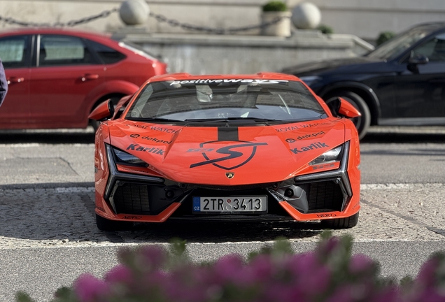 Lamborghini Revuelto