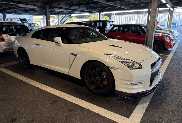 Nissan GT-R 2015