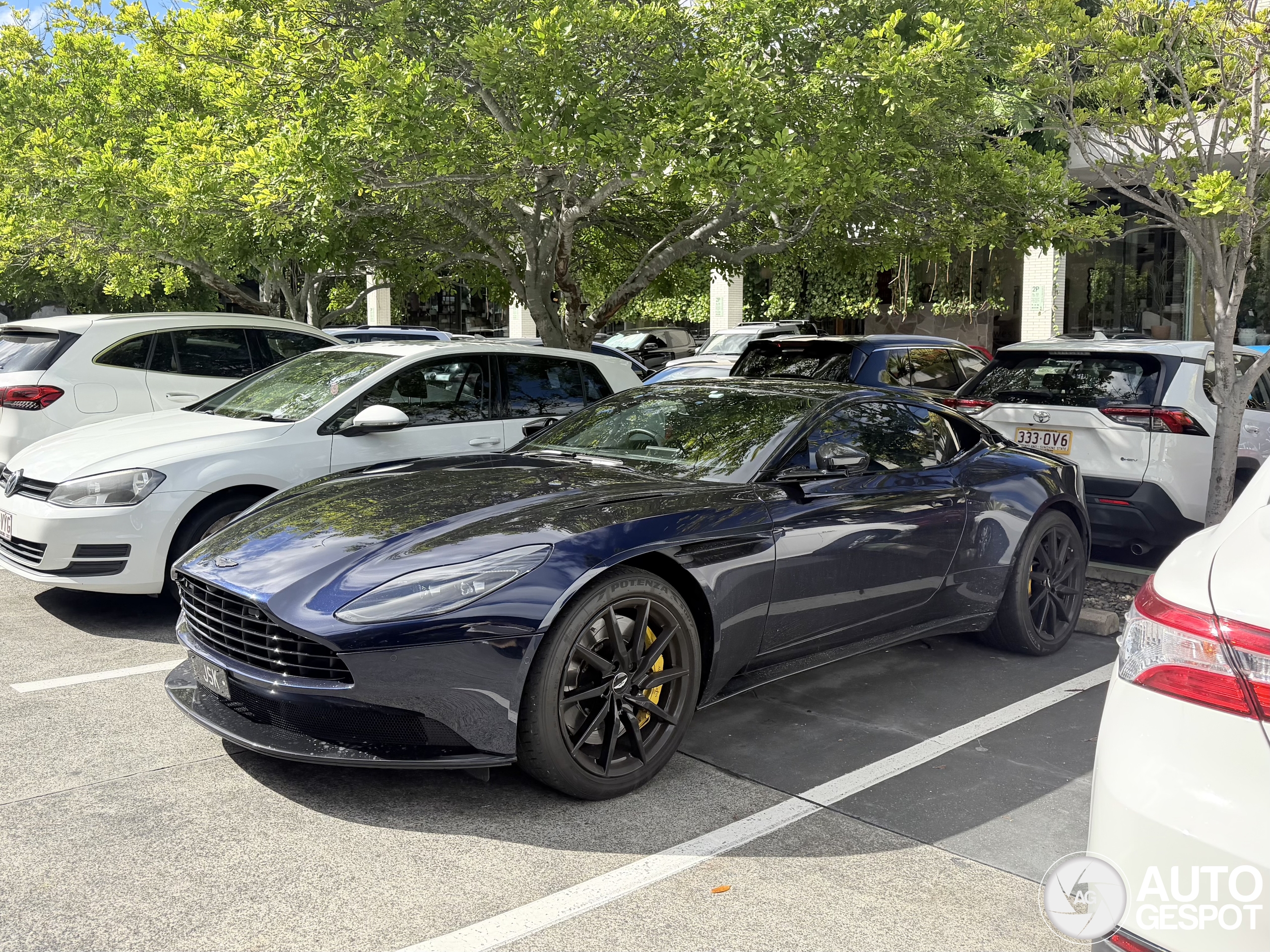 Aston Martin DB11 V8