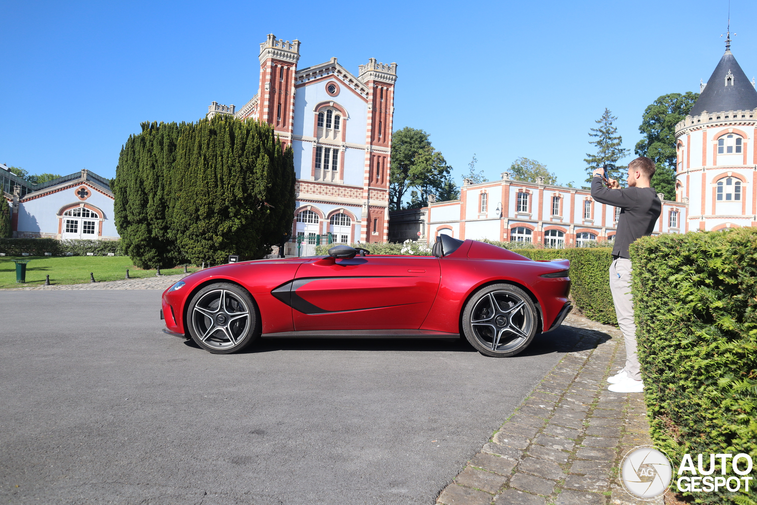 Aston Martin V12 Speedster