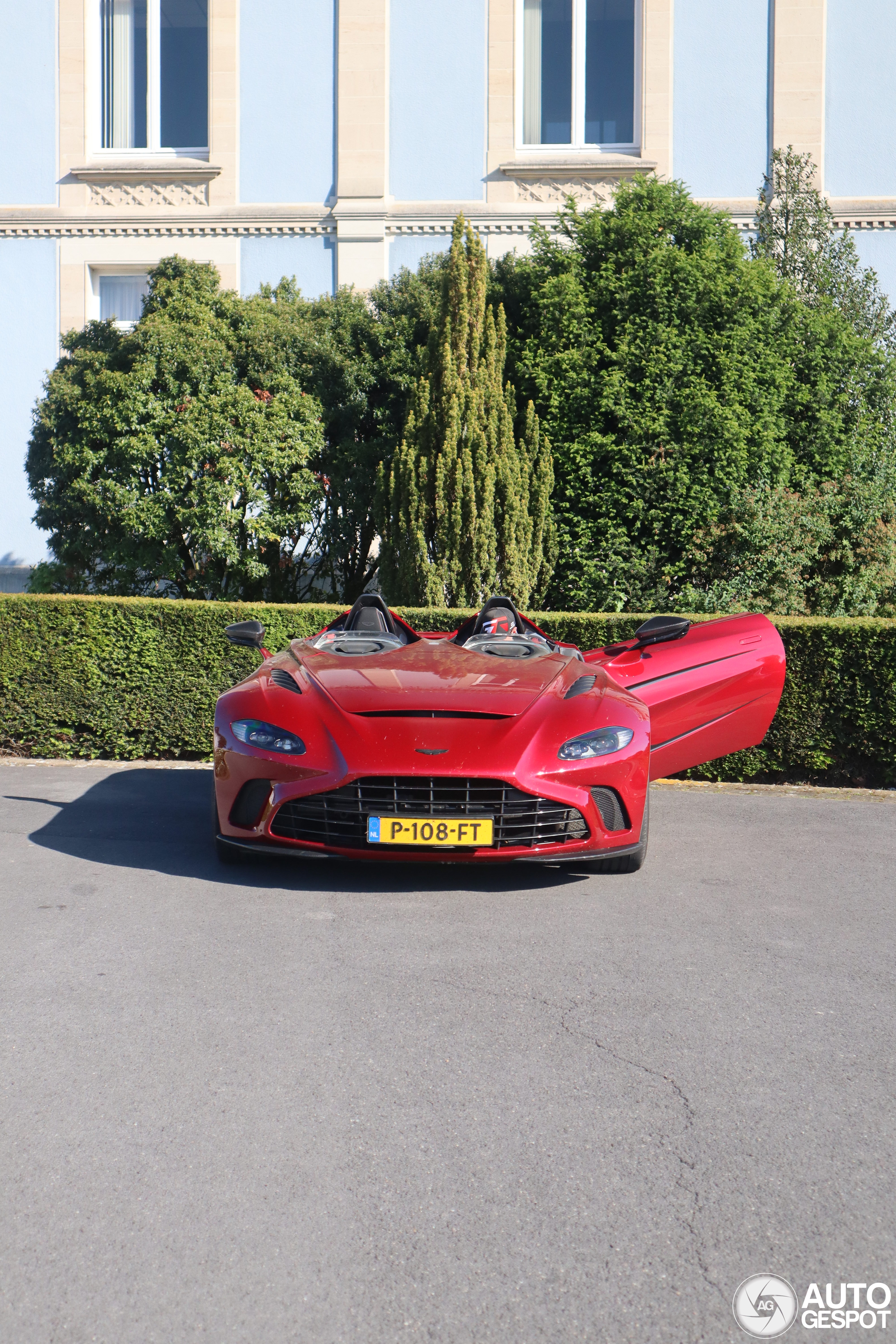 Aston Martin V12 Speedster maakt de nodige kilometers