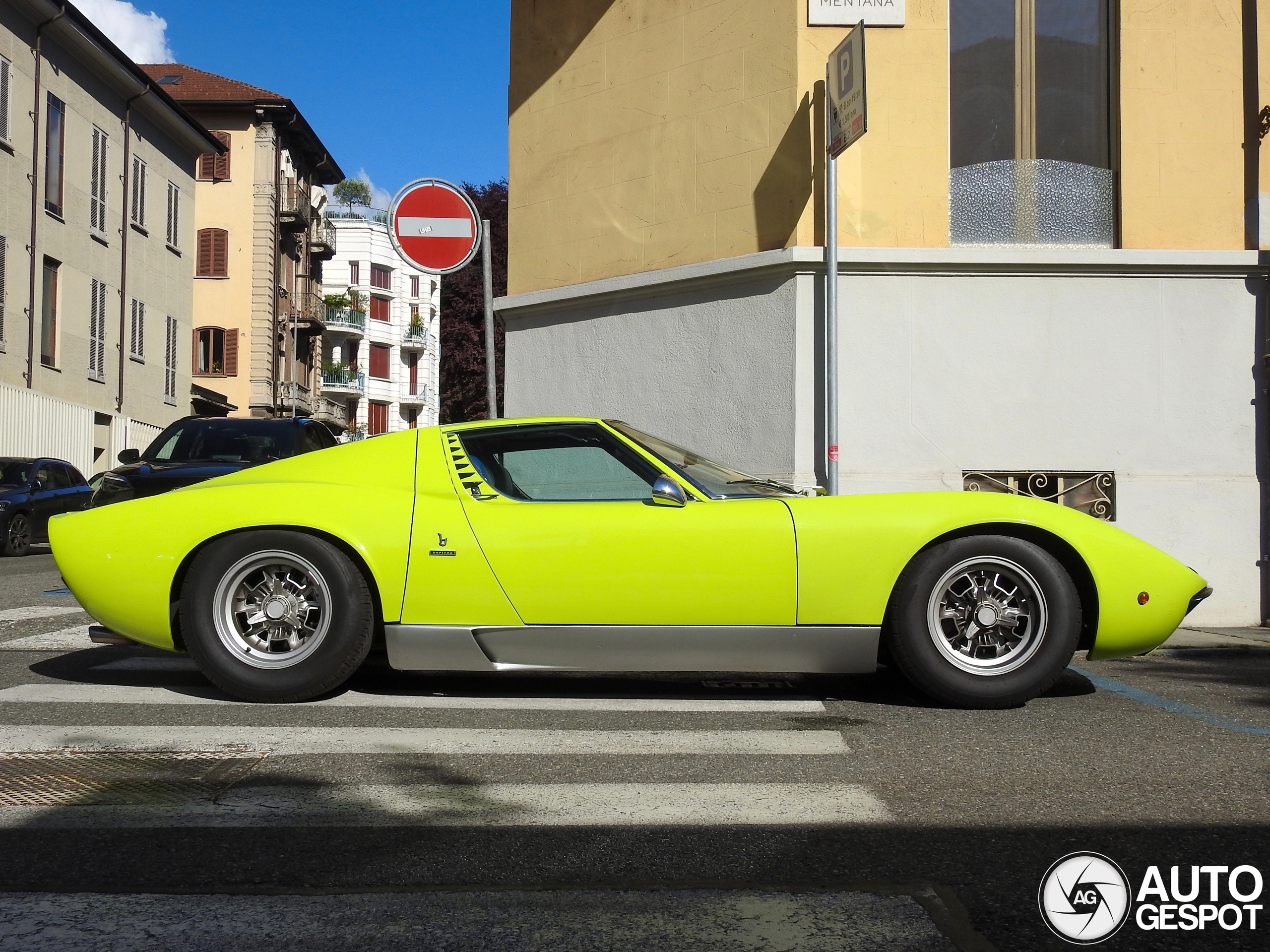 Wild: een Lamborghini Miura gewoon op straat