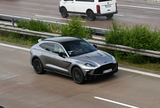 Aston Martin DBX S
