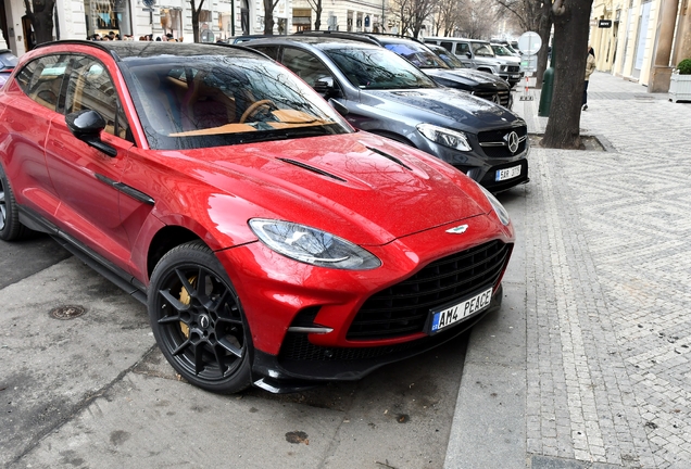 Aston Martin DBX707