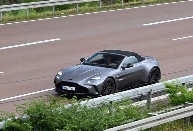 Aston Martin V8 Vantage Roadster 2025