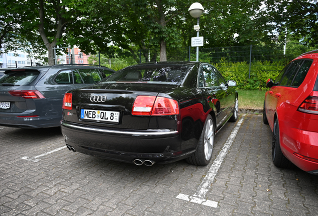 Audi S8 D3