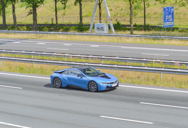 BMW i8