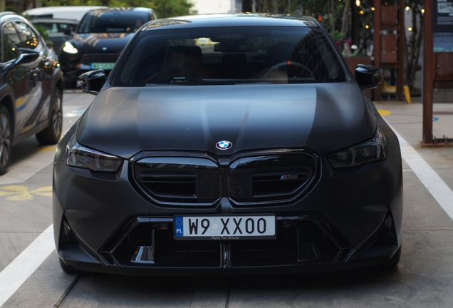 BMW M5 G90