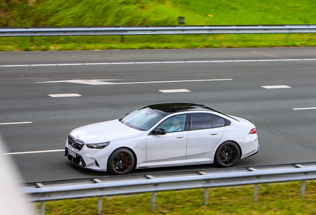 BMW M5 G90