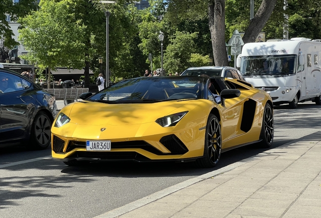 Lamborghini Aventador S LP740-4 Roadster