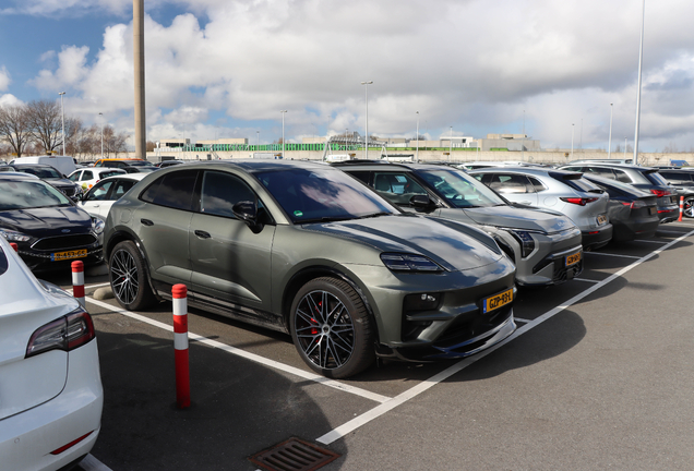 Porsche Macan EV Turbo