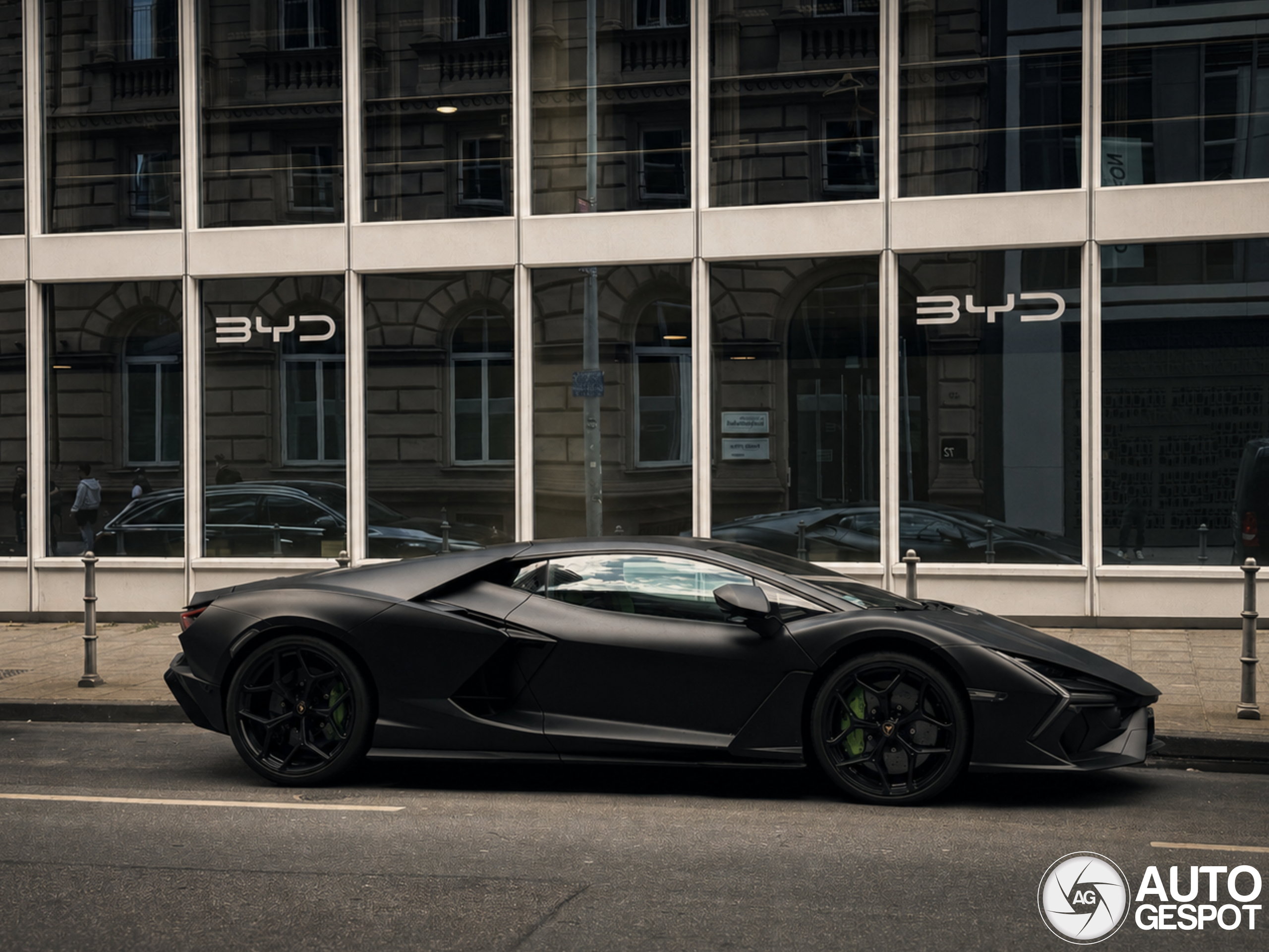Lamborghini Revuelto