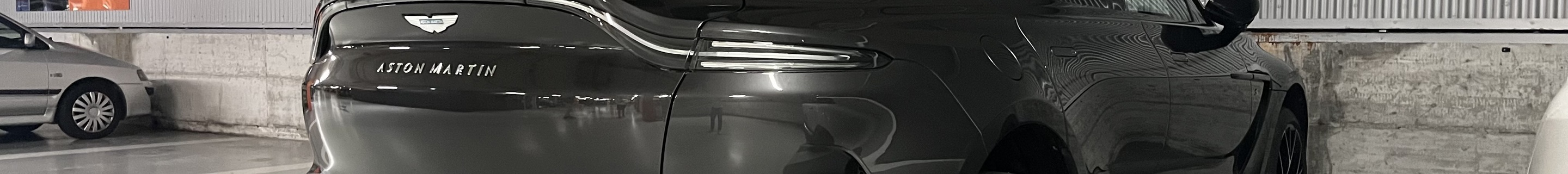 Aston Martin DBX S