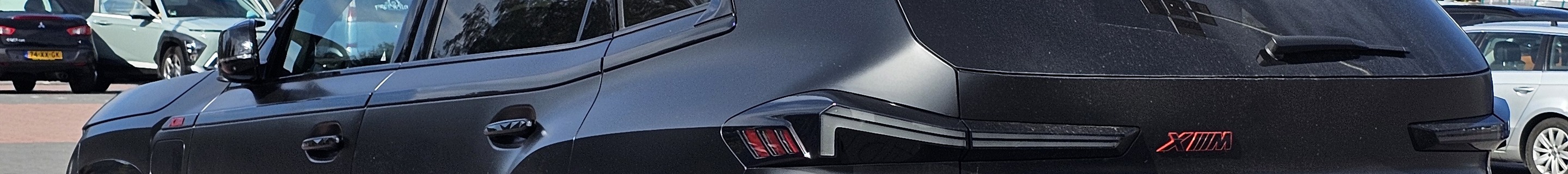 BMW XM G09 Label Red