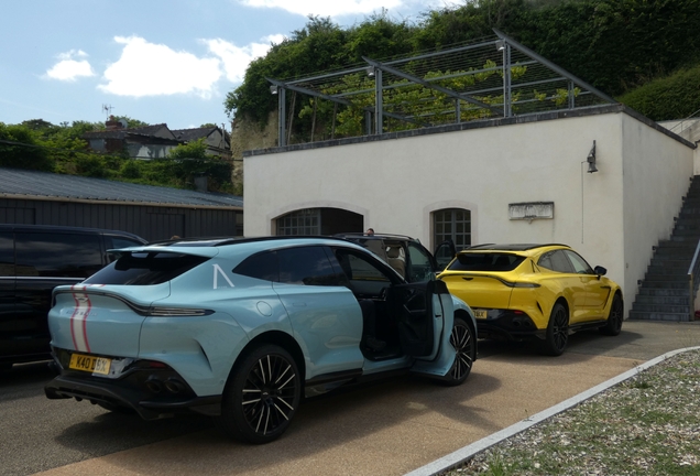 Aston Martin DBX707