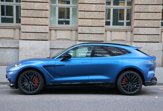Aston Martin DBX707