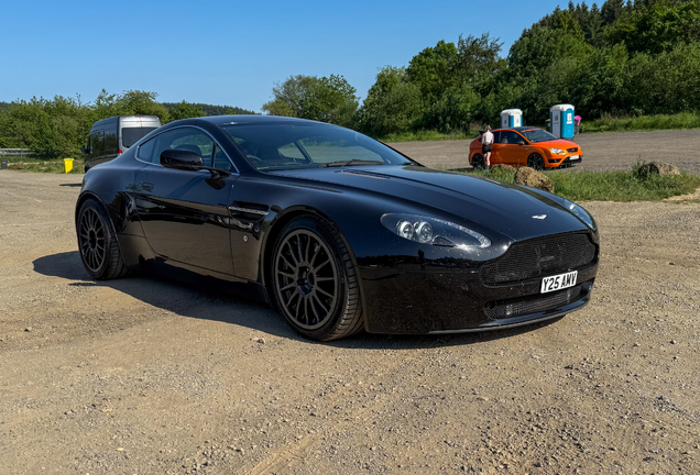 Aston Martin V8 Vantage 2012