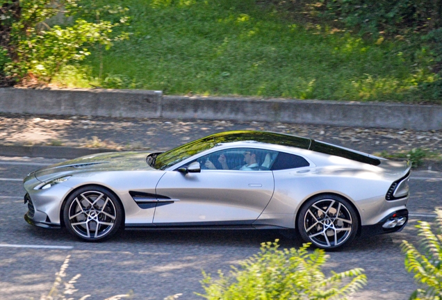 Aston Martin Vanquish 2025
