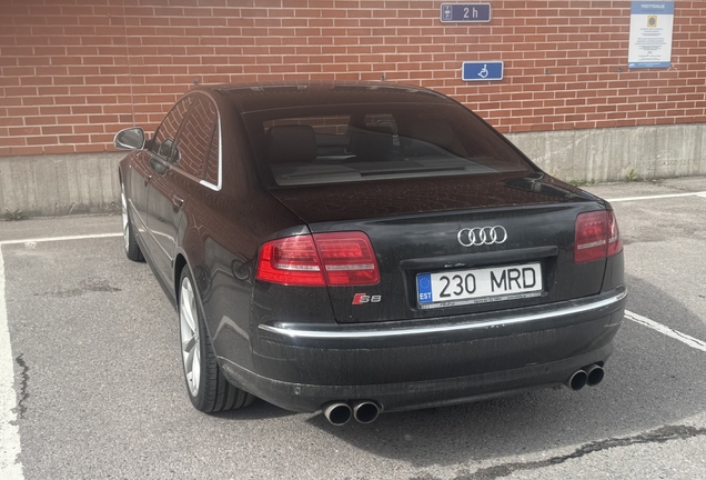 Audi S8 D3