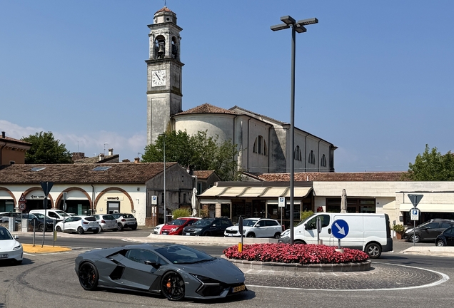 Lamborghini Revuelto