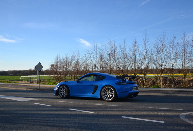 Porsche 718 Cayman GT4 RS Weissach Package