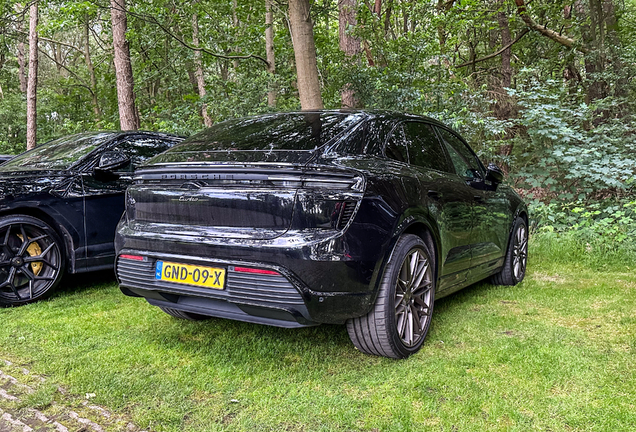 Porsche Macan EV Turbo