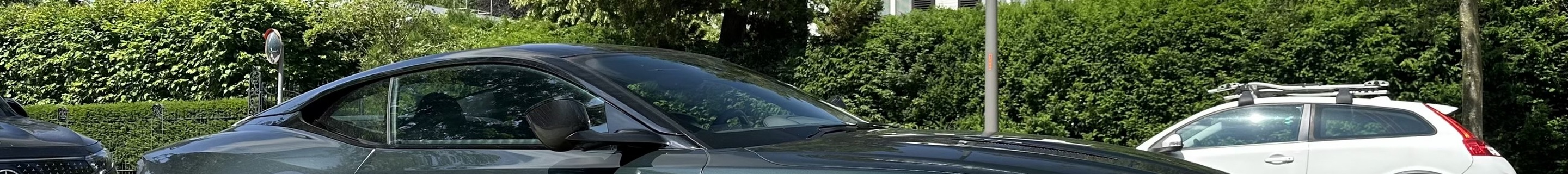 Aston Martin DB12