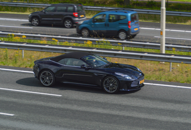 Aston Martin DB12 Volante