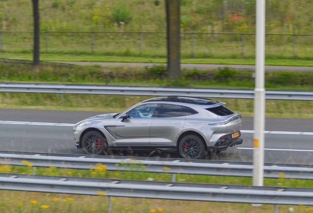 Aston Martin DBX707