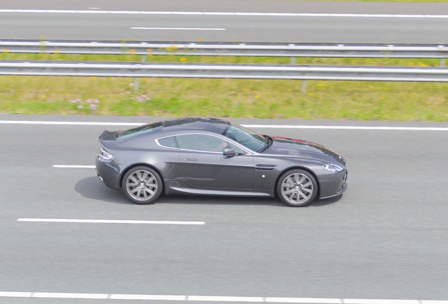 Aston Martin V8 Vantage 2012