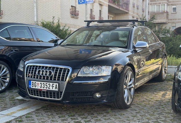 Audi S8 D3