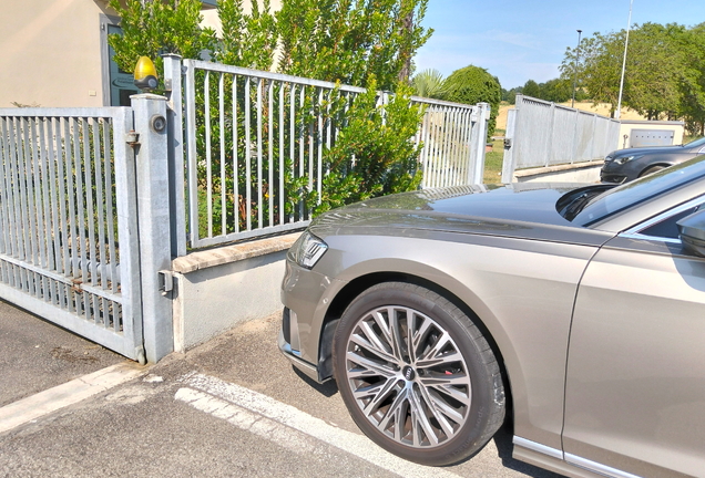 Audi S8 D3