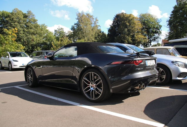 Jaguar F-TYPE R Convertible 2017