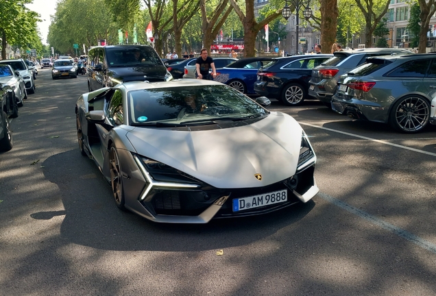 Lamborghini Revuelto