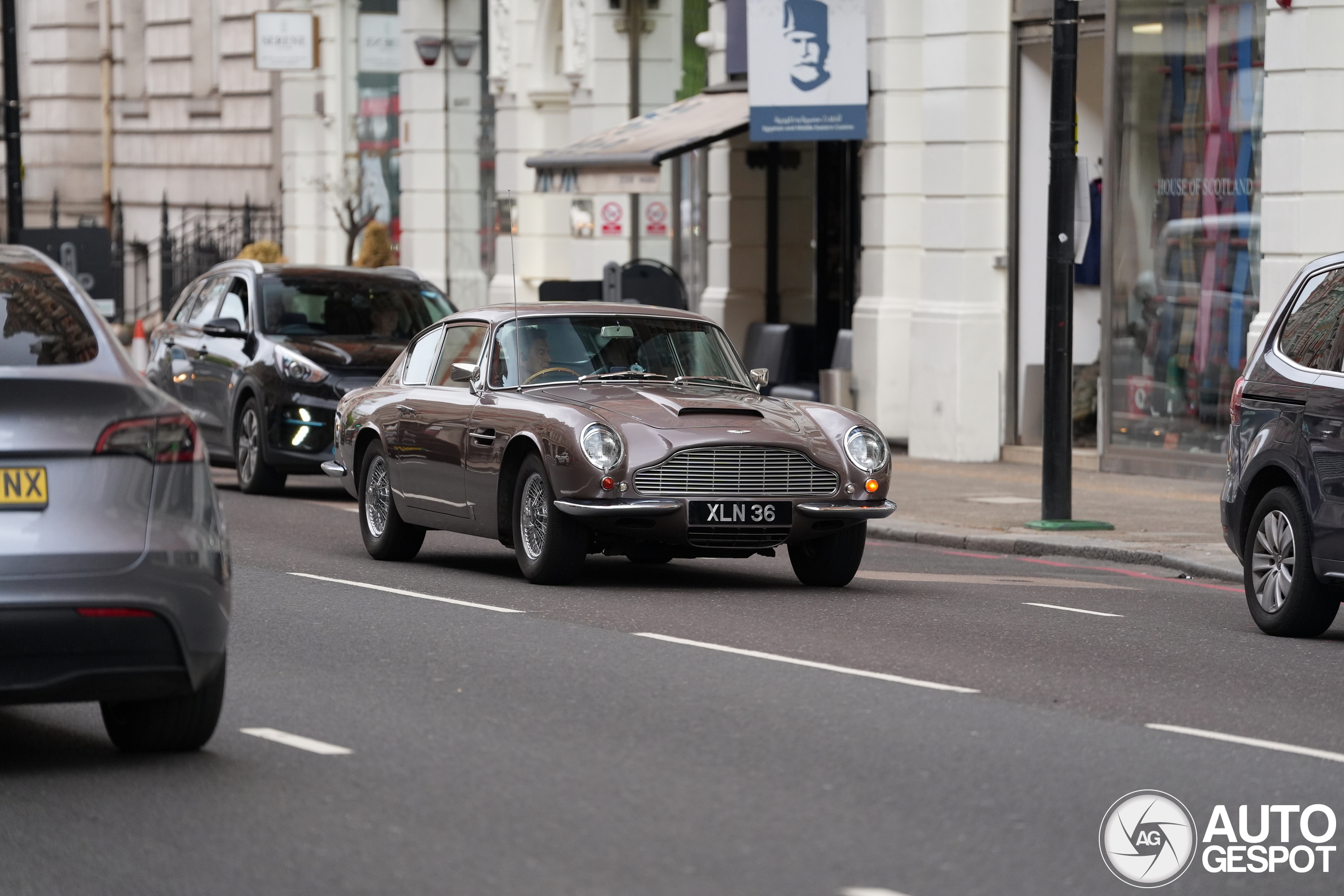 Aston Martin DB6 MKII