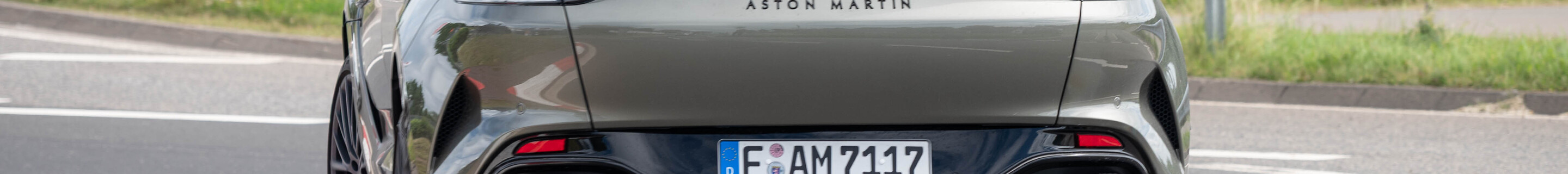 Aston Martin DBX S