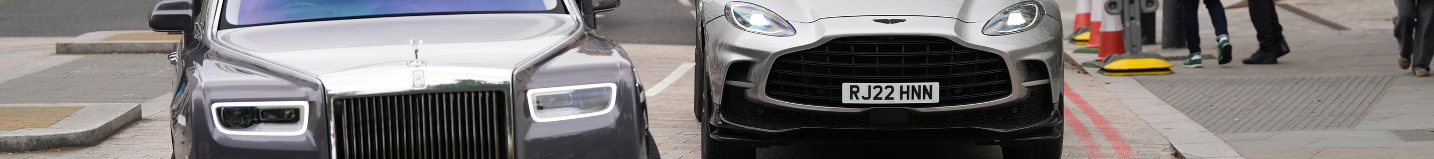Aston Martin DBX707