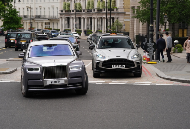 Aston Martin DBX707