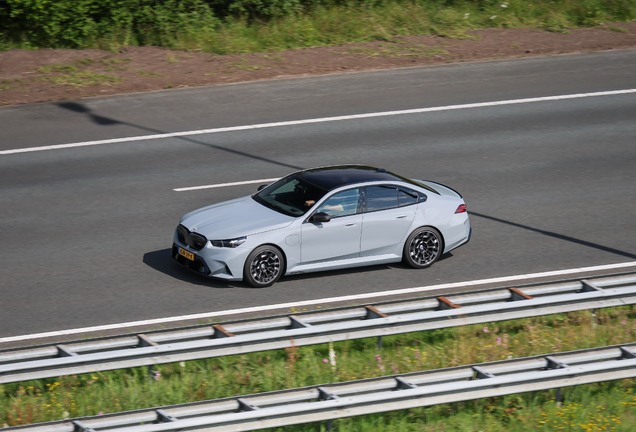 BMW M5 G90