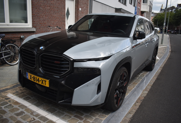 BMW XM G09 Label Red
