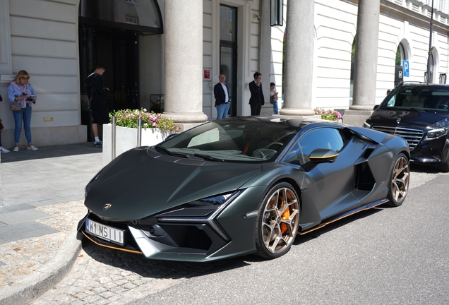 Lamborghini Revuelto