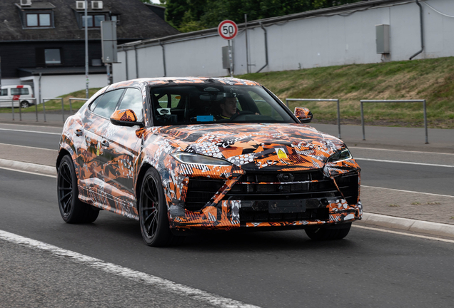 Lamborghini Urus SE Performante