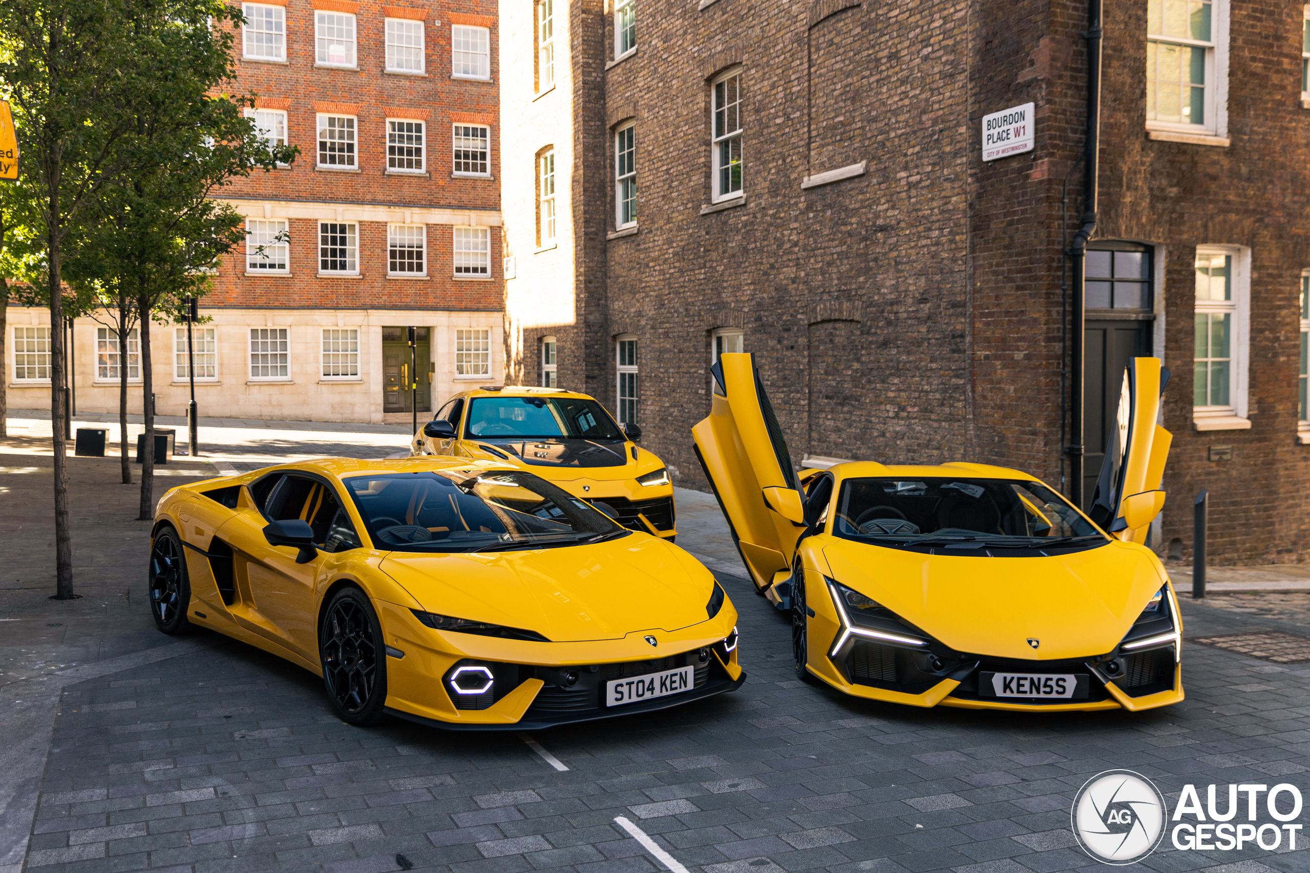 Geel trio van Lamborghini's