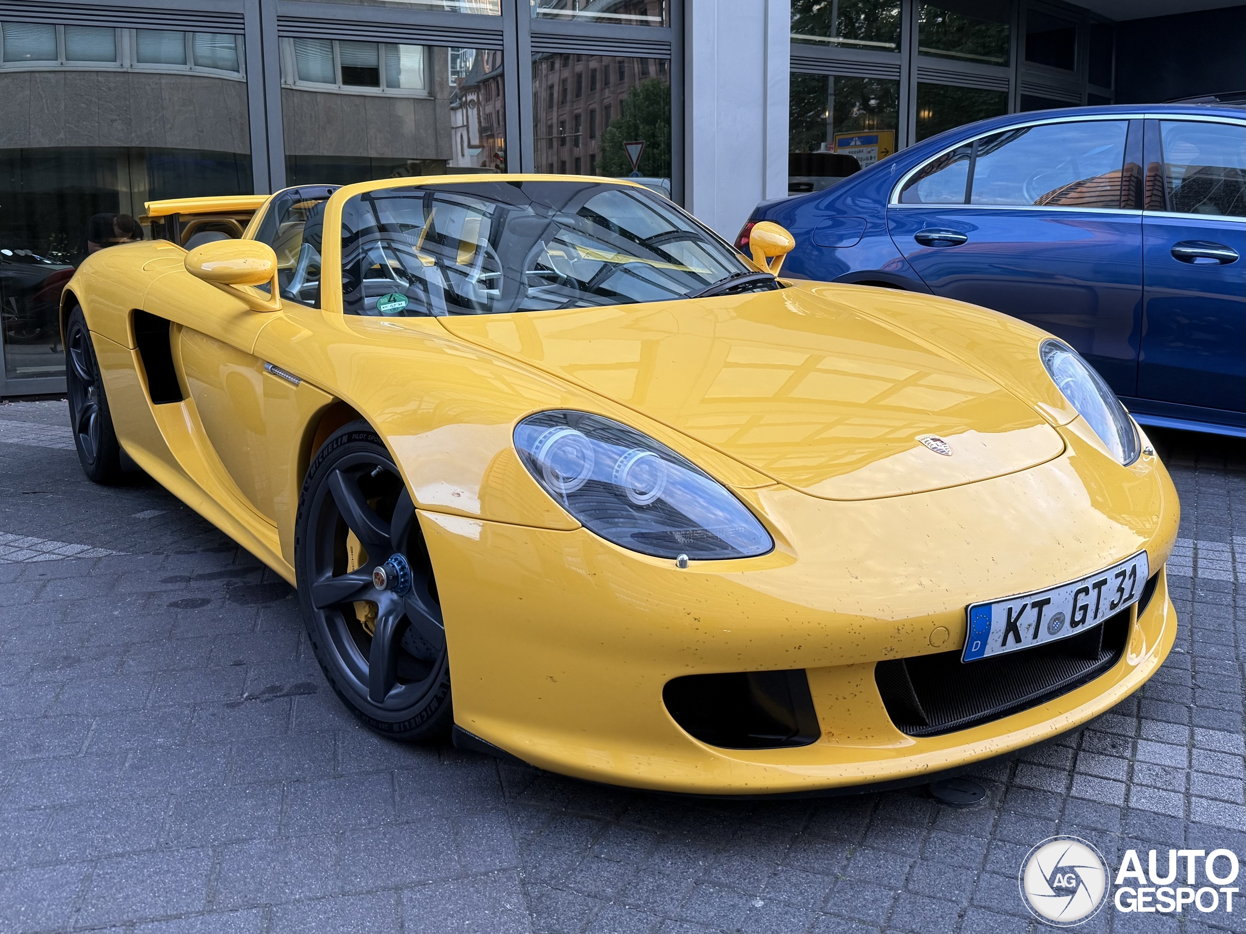 Gele Porsche Carrera GT duikt op in Frankfurt