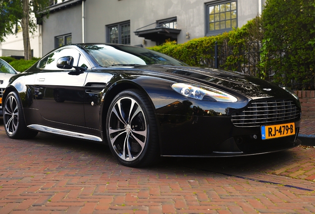 Aston Martin V12 Vantage