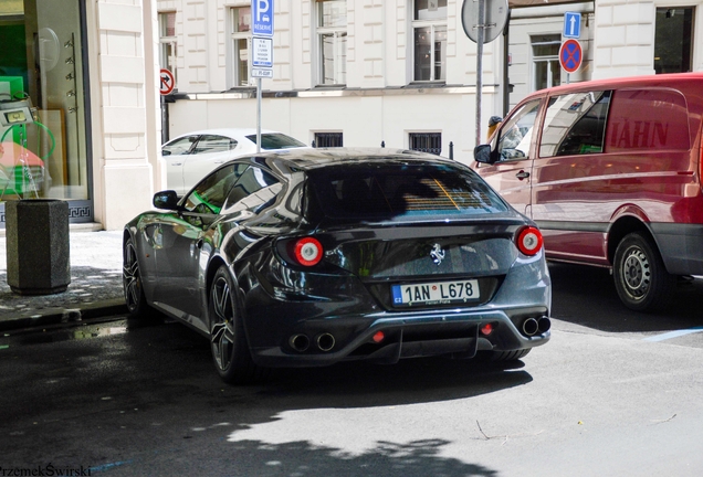 Ferrari FF