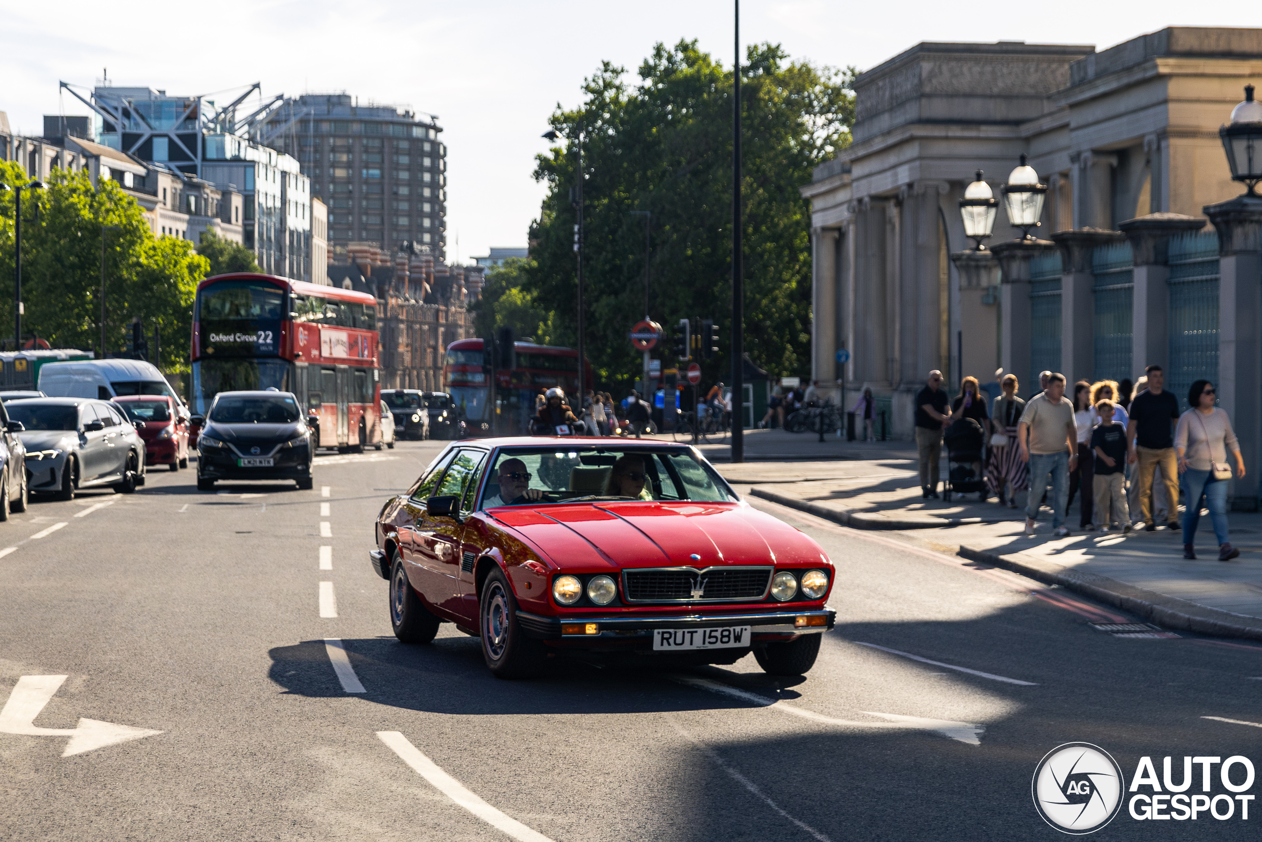 Een rasechte Italiaan duikt op in Londen!