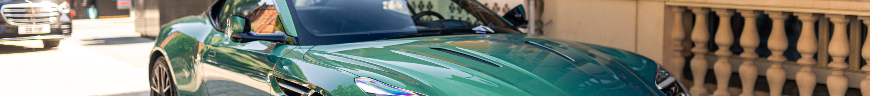 Aston Martin DB12