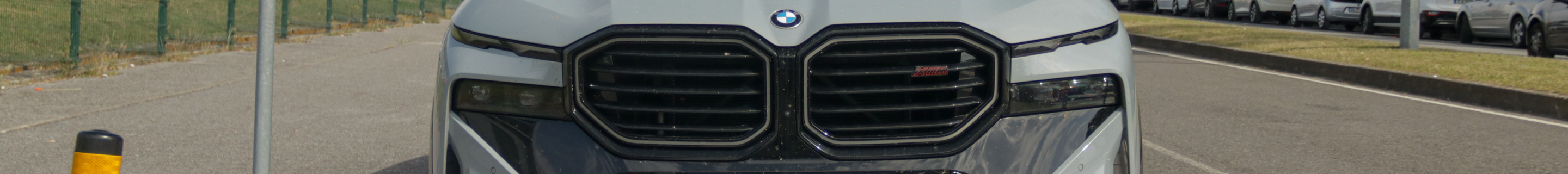 BMW XM G09 Label Red